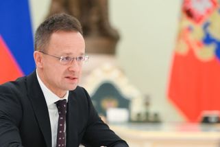 Zradil Evropu? Maďarský ministr měl z jednání EU opakovaně volat do Moskvy. Szijjártó to popřel